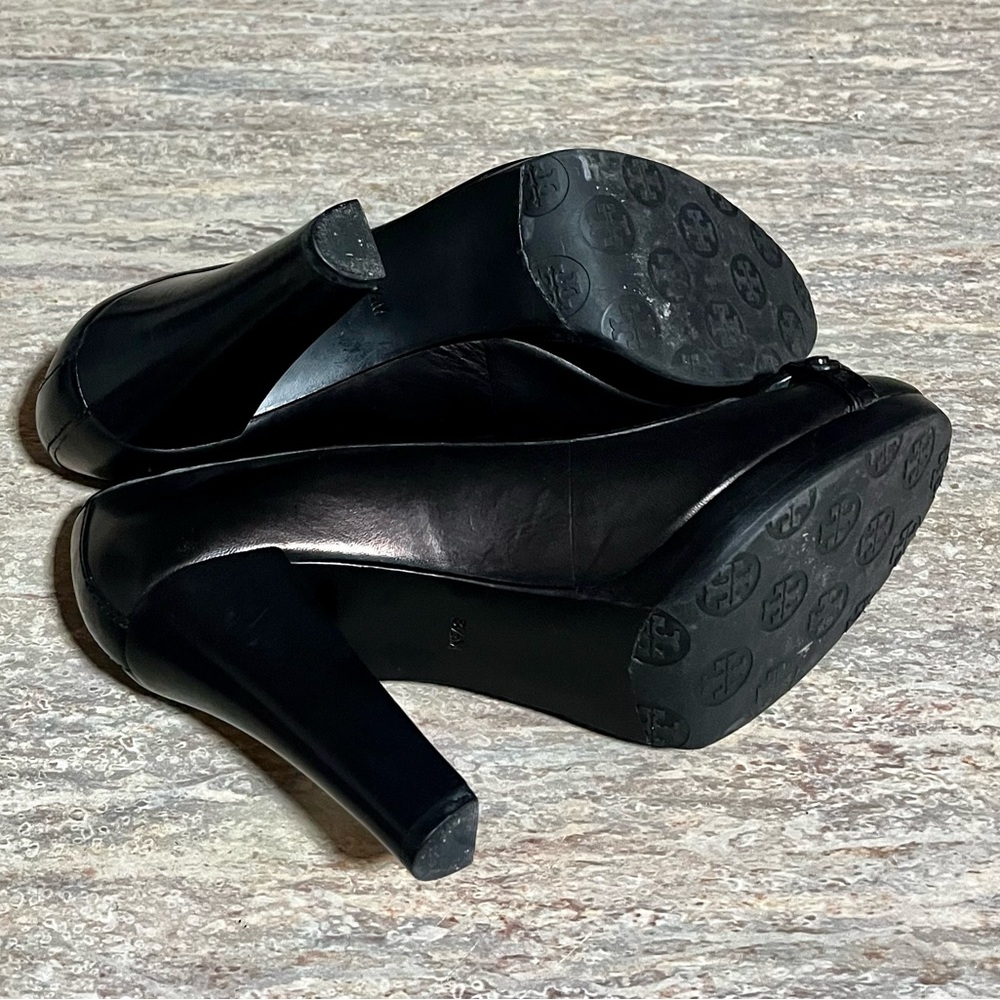 Tory Burch Austin Dark Brown Calista Logo Cone Heels with Signature Medallion - Picture 15 of 17